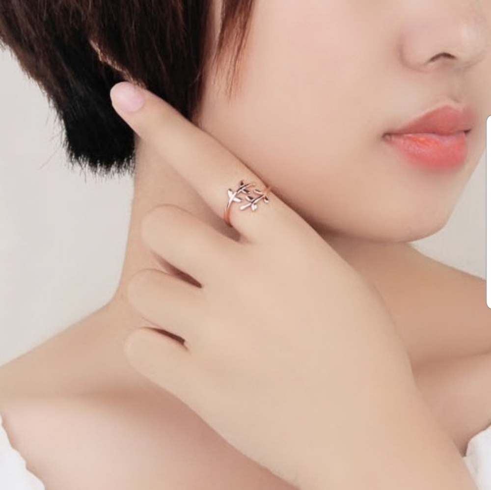 PRIMROSE STERLING SILVER LEAF RING - Picture 5 of 7